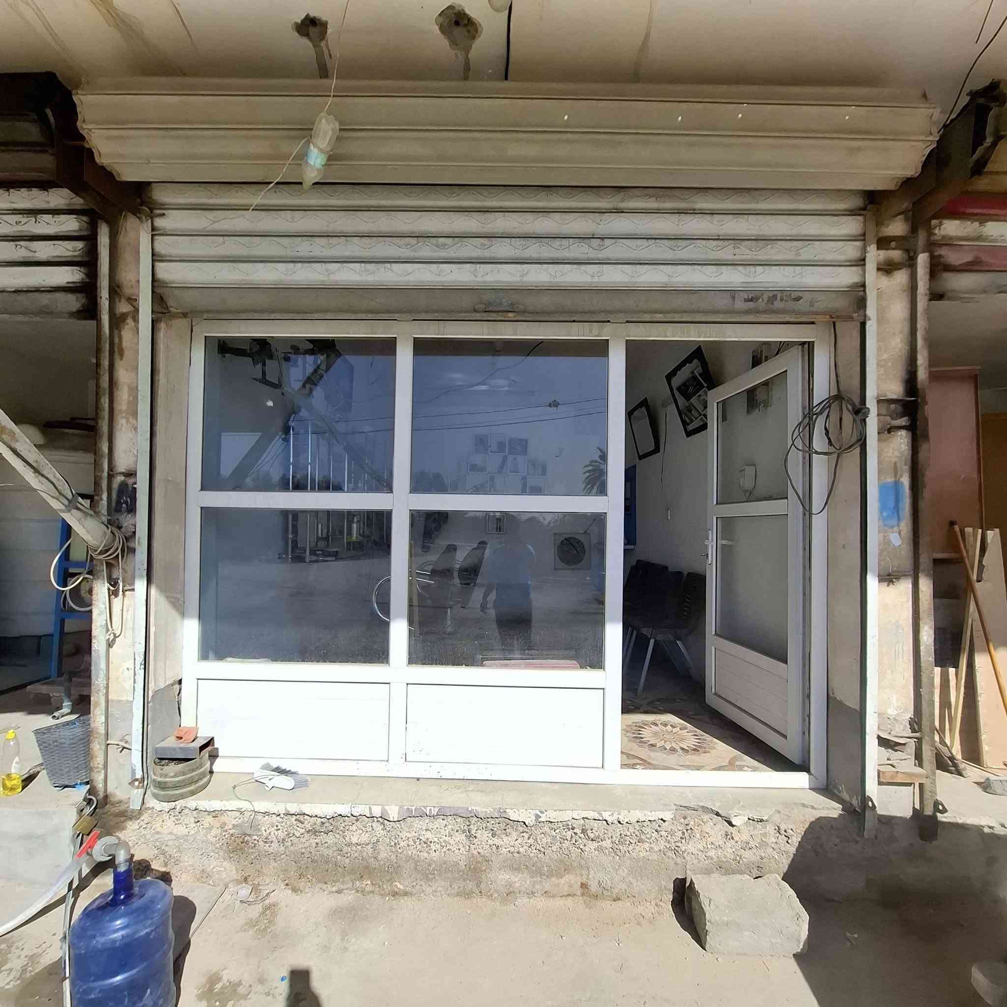 السلام عليكم 

محل حلاقه للايجار  جاهز 
موقع المحل طريق شارع الكريعات نهايه حي الشهداء 
محلات عدنان الكريعي 
للاستفسار الاتصال ع الرقم ***********
***********
