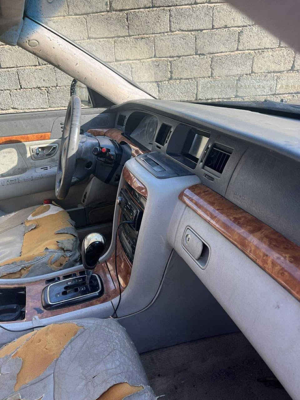 السلام عليكم كيا امانتي موديل 2004 سيارة محورة محرك كورلا 4 .سيارة ايعوزها ترتيبات صدرها تعبان بس سيارة تمشي خير من الله وقطارة بالبانزين سيارة رقمها صدامي بغداد .السعر 20 ورقة وبيها مجال الشراي يتصل أو خاص *********** ويرهم مراوس ❓ملاحضة بدون راعي
