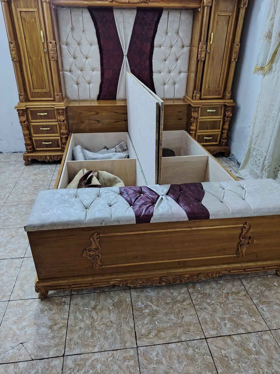 سلام عليكم اخوات غرفه تسگام نضيفه استعمال قليل المكان سده اي استفسار عل رقم سبب البيع عاليه واشتريت بيت ناصي ***********
