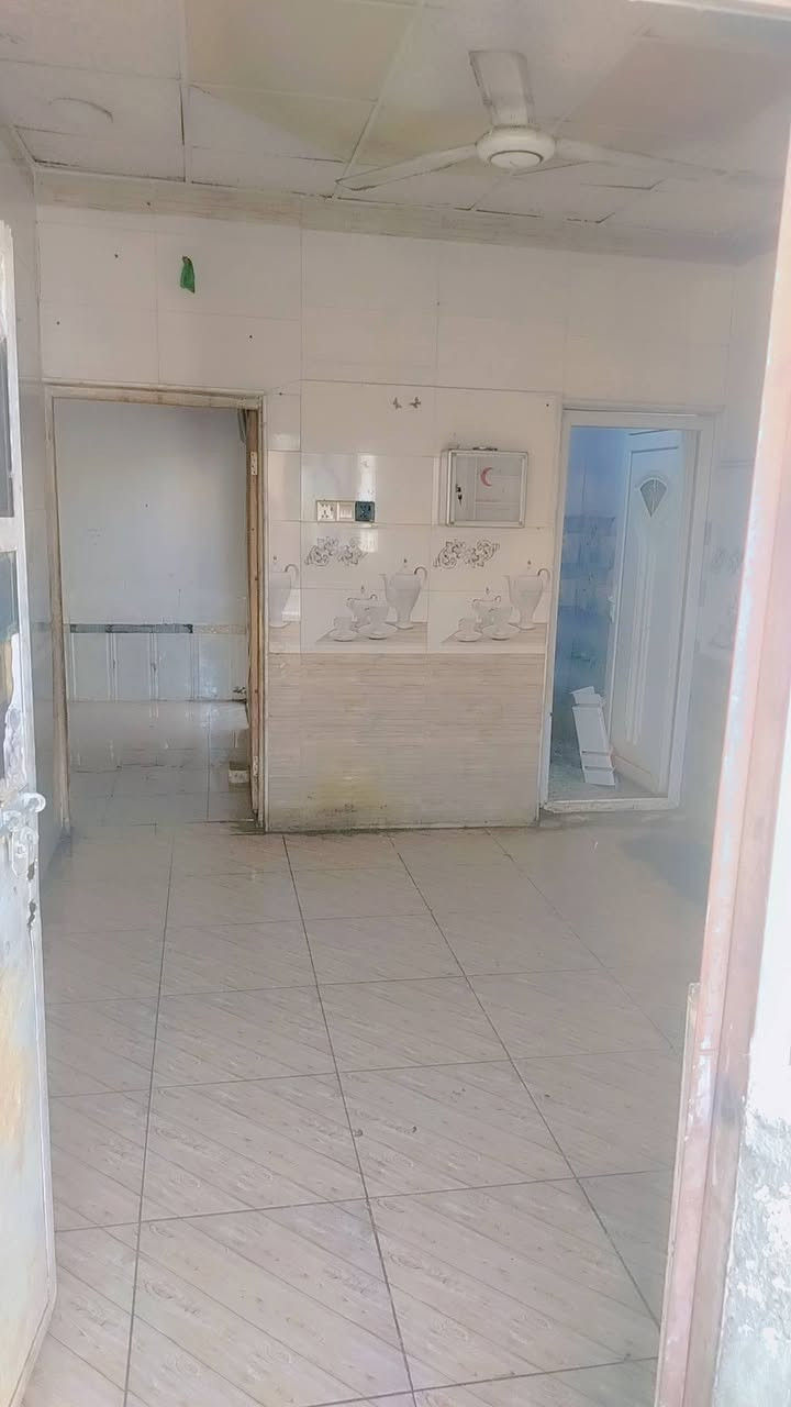سلام عليكم اخوان موجود بيت للبيع ناحيه ال محينه قرب مدرسه الامام الباقر الابتدائيه بيت نضيف ومرتب مساحته 125وبي استقبال ومطبخ وصاله وغرفه وصحيات داخليه وخارجيه للاتصال ***********
