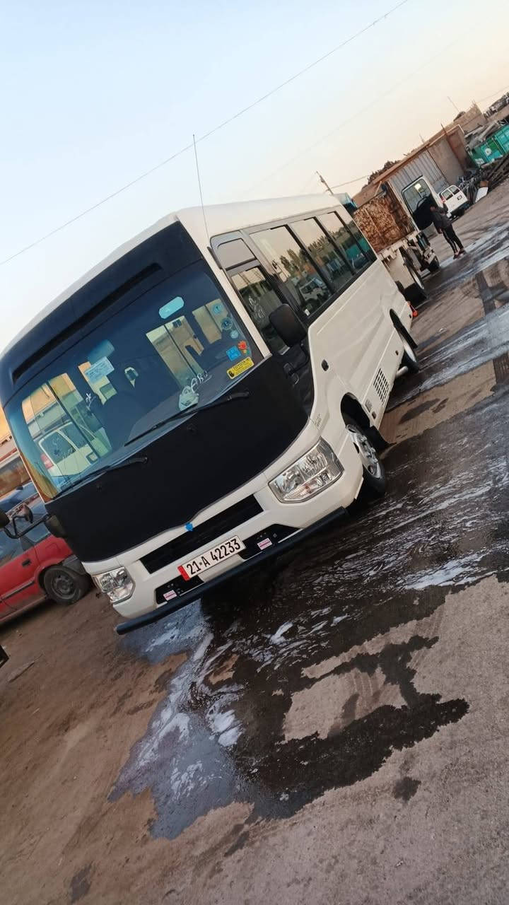 السلام عليكم كوستر 20 للبيع دخول جديد السيارة كاملة مكمله ستاركس نزالات فتحه تانكي لايتات بطن بوشيات السيارة 6 تايرات صبغ ويالة بولش تنتات كشنات نايلون حراري دروعه امامي خلفي السيارة كاملة مكملة نقصها بس سيباية والسيارة بيها مكانين تبخير صغار فقط مكانها بغداد للاستفسار ***********
