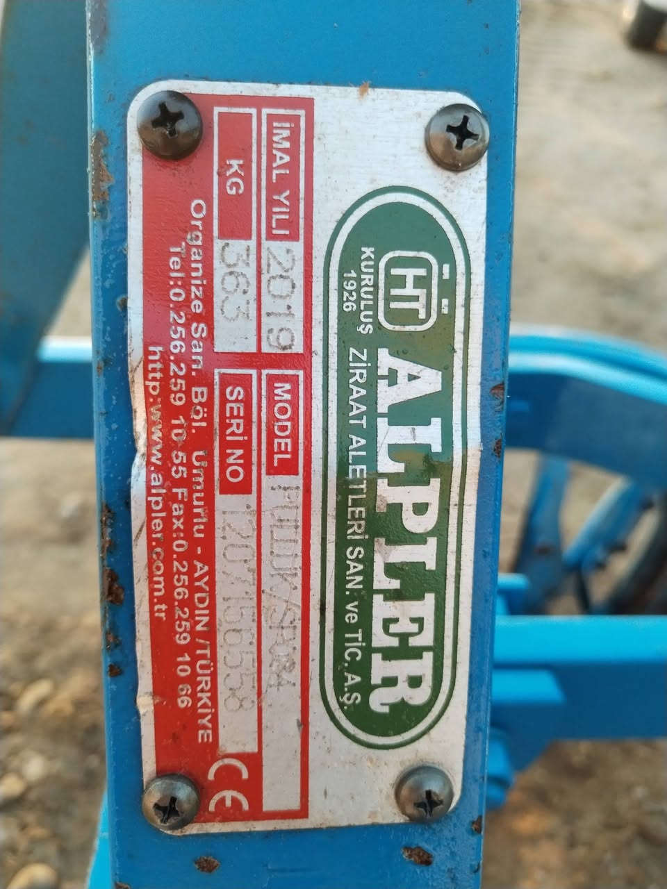 السلام عليكم 
للبيع فدان تركي البير حجم 8  رباعي 
العنوان واسط النعمانيه ***********
***********
