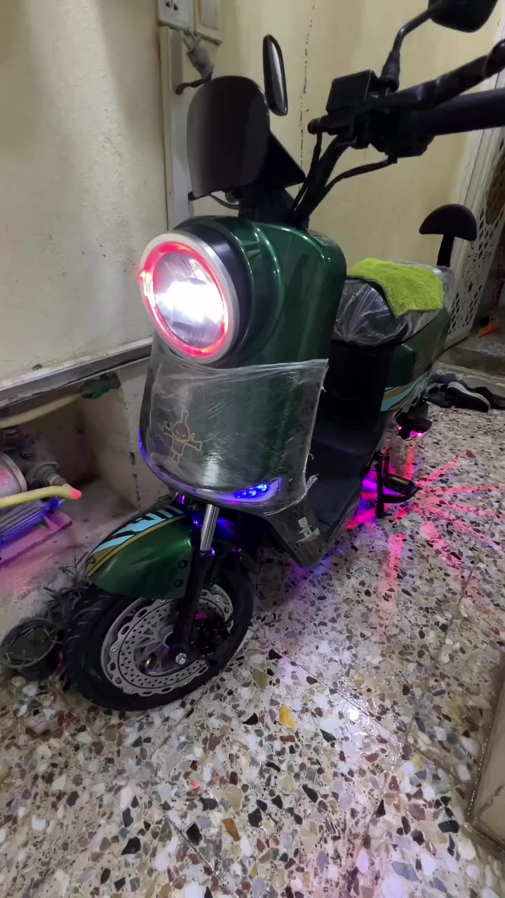 السلام عليكم دراجه R11 للبيع 
موديل 2026 
تشتغل بصمة كارت + سويج 
بيها سويجين واحد استخدمه والثاني جديد بعده 
بيهاا نضام بك (R)
نضام 4 اشاير 
لايتات شغاله 
6 بطاريات جديدات مال وكاله 
الملف مالتها 2000 
هورن مالتها شغال 
والدراجه نضيفه مثل مجاي تشوف بالفديو 
سعرهاا 550 وبيها مجال 
الاستفسار ***********
