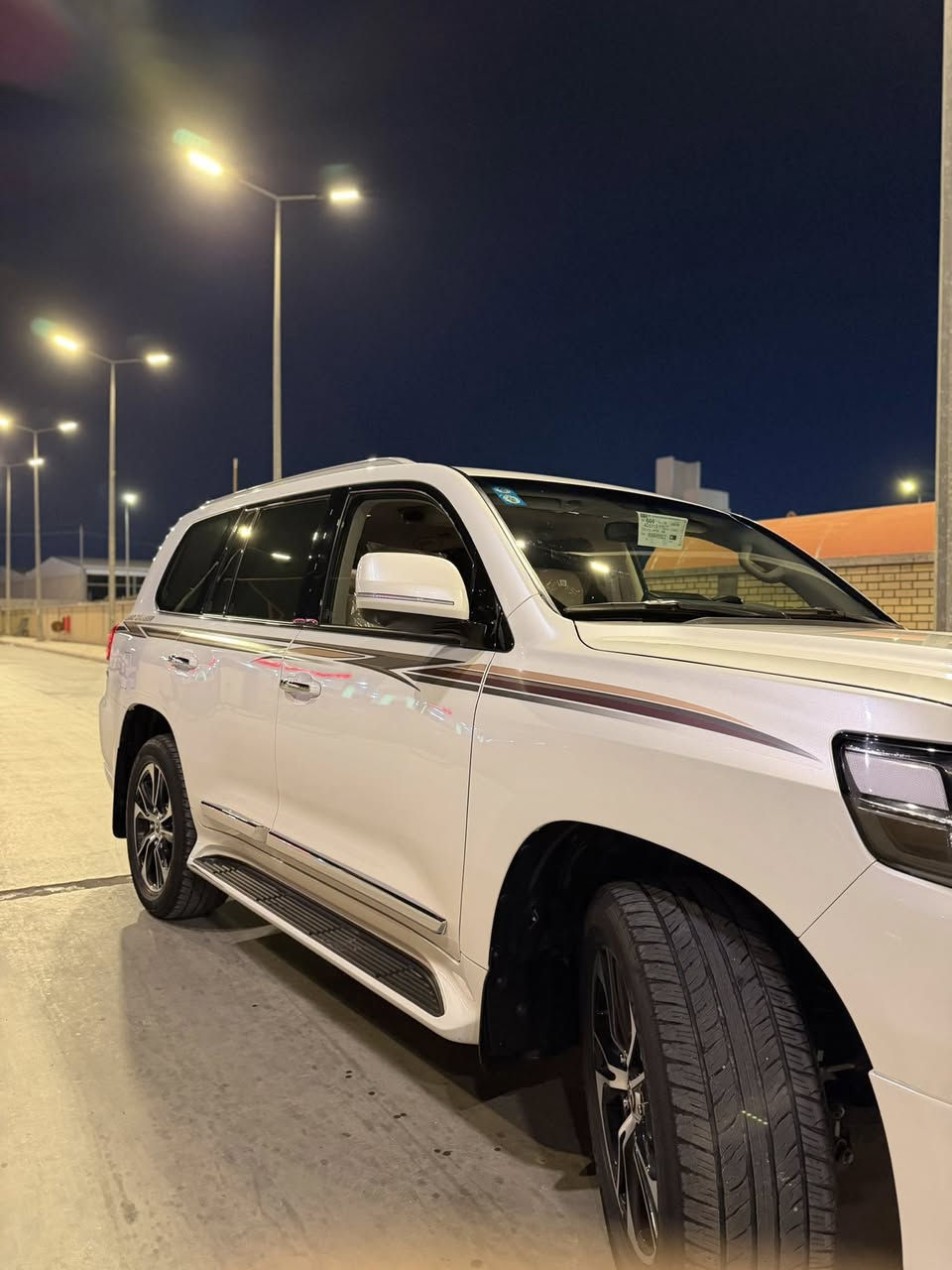 لاندكروز 2021 GXR
6سلندر 
بريم اصل 
ماشيه 46الف 
رقم بغداد انكليزي 
المفواصفات البريم معرف بعدد
سياره مكفوله كفاله عامه 
عده ملاحضات بسيطه 
السياره جديده كلش وبلخير علي الياخذها 🤍
للستفسار 
‭0772 386 3337‬ 
مكاني كوت ‏
