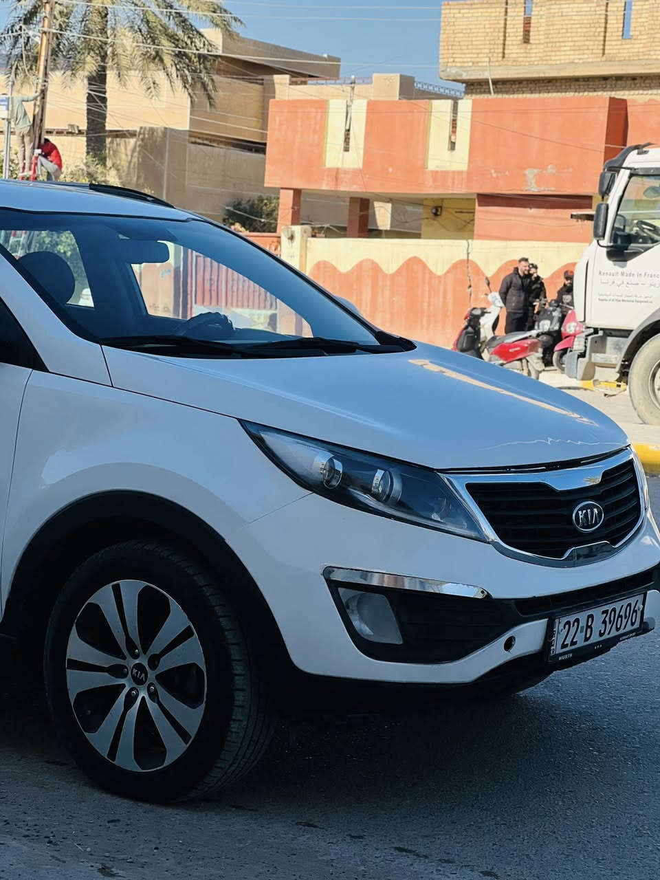 سلام عليكم للبيع كيا سبورتج 2013 خليجي محرك 2000دوش كير اوتو شرط محرك وكير حداديه جديده تخم تاير شرط التحويل رقم دولي سنويه لل28 صبغ 3قطع بدون دواخل سعر 133$ وبيها مجال مكاني صلاح الدين للاتصال ***********

