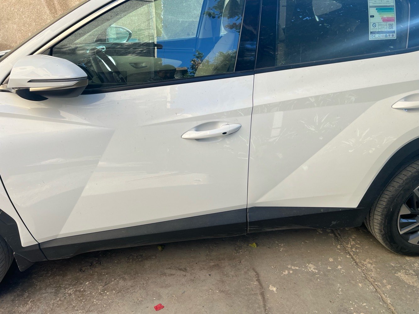 
توسان 24 خليجي استلام شركة الت ساك وبعدها بضمان الشركة فول الفول وبانوراما ماشية 44 الف رقم بغداد الانكليزي سنوية لغاية 2029 وهزة جديده بيها تبديل باب السايق نفس اللون اثر حادث ستوته وصبغ ربع باب الخلف السايق وشبر من الصندوق بدون ايرباك وكل شي مذكور بالسونار السيارة جديدة بمعنى الكلمة السعر 206وبيها مجال بسيط جدا *********** 

بغداد الدوره شارع المصافي مقابل المحكمة