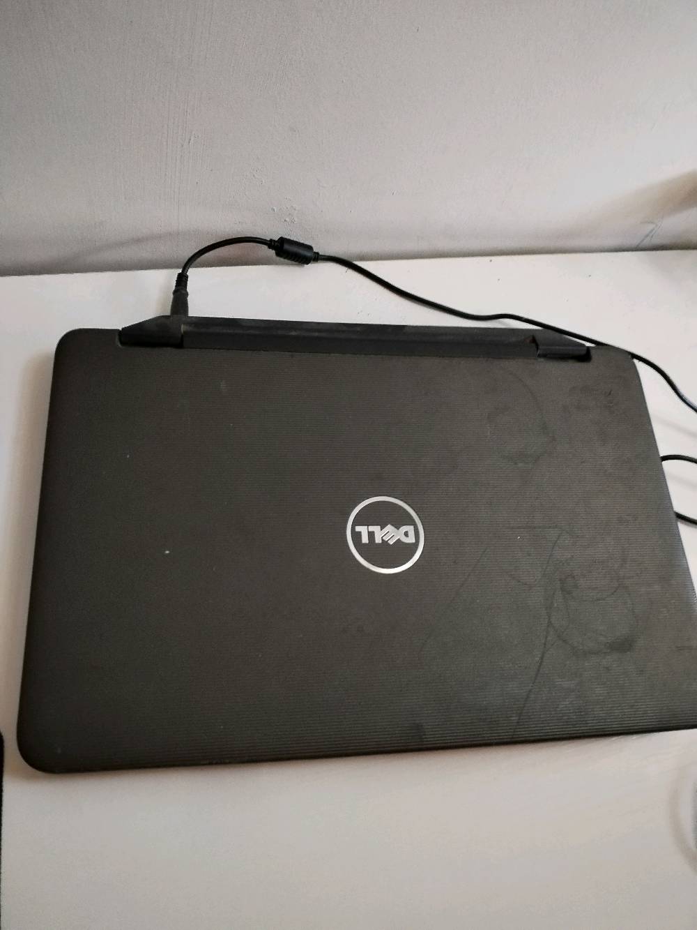 السلام عليكم 
المواصفات : 
 المعالج : Intel Core I3 380M 
الرام. : 4gb  قابل للتطوير
الهارد : 120Gb  قابل للتطوير
الشاشة : حجم 15.1 دقة FHD
لابتوب مناسب للدراسة والتصفح ومشاهدة الافلام وبعض الالعاب الخفيفة ⭐ 
ملاحضة / اللابتوب يحتاج تبديل بطارية فقط . حاليا يشتغل على النقطة مباشر .
تجيك مع اللابتوب الشاحن الاصلي + ماوس RGB  هدية 
كل هذا والسعر 85 الف فقط متوفر توصيل داخل بغداد
شنو الموديل الكامل بالضبط مال اللابتوب؟ يعني Dell Vostro شكد رقم الموديل؟: 
Dell vostro 1500
شنو حالة الجهاز من الداخل والخارج: بيه خدوش، كسر، مفصلات مرتخية، أو شي غير واضح بالصور؟: 
نضيف جدا
وين موقعك بالضبط داخل بغداد؟ وشنو طريقة الاستلام/التوصيل المتوفرة؟: 
متوفر توصيل داخل بغداد - مكاني كريعات
السعر 85 ألف نهائي لو بي مجال بسيط للنقاش؟: 
نهائي