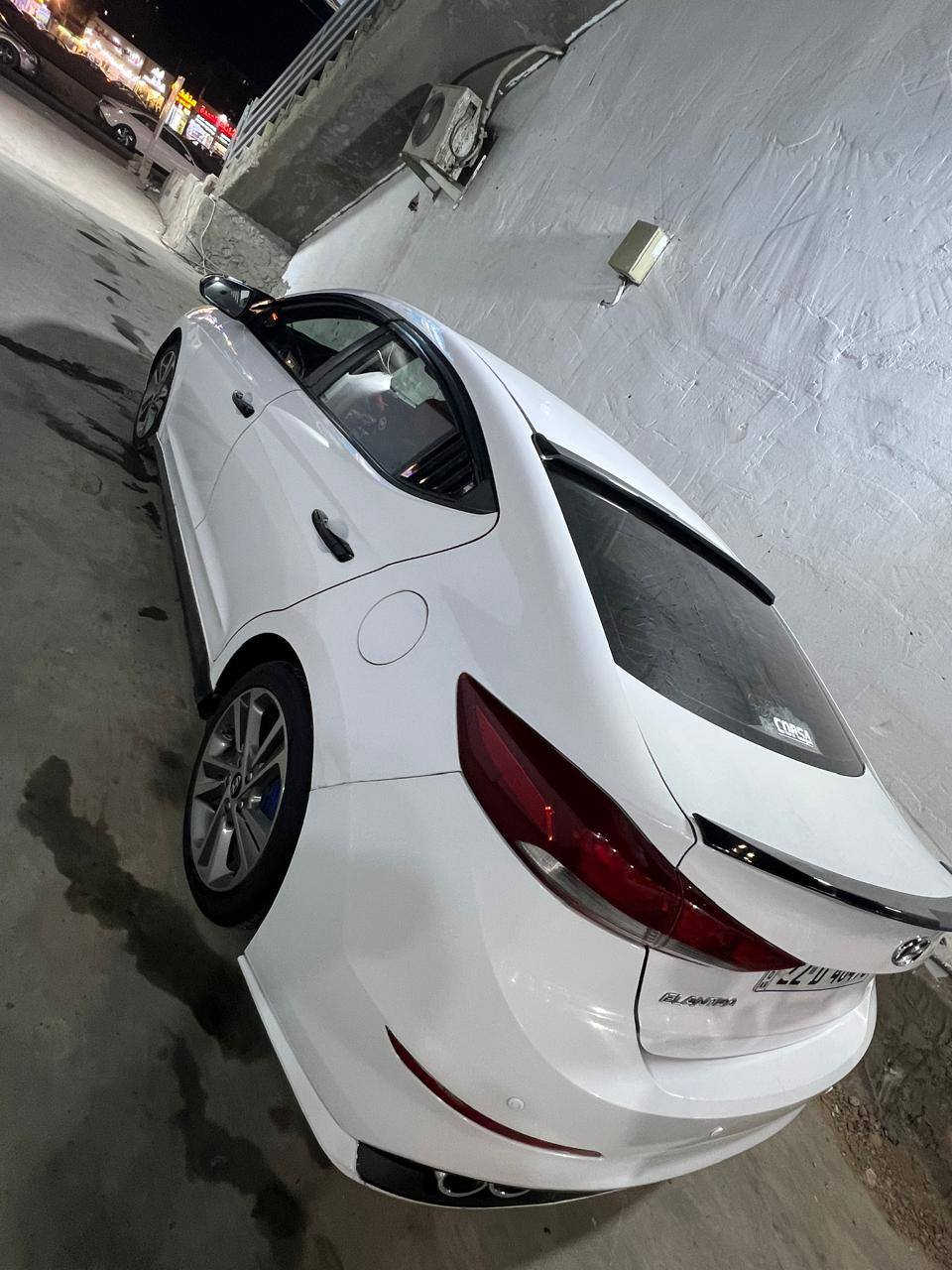 هيونداي النترا 2018 خليجي ( )
المواصفات فول 1/1 عده بصمه السياره ماشيه 176 
محرك 2000 دوش
حساس اصلي 
لايت لد 
ويل اسود 
شاشه ايباد 
فتحه سلايت 
فول تحكم استيرن
قطعتين تبريد 
اربعه دسك 
اشاير مري ومري شفط
تخم تاير جديد مع صدر جديد
ضررها بنيد وجاملغ مصبوغات اثر ضربه
رقم شمالي
مكان السياره بسمايه
للاستفسار ... ***********
