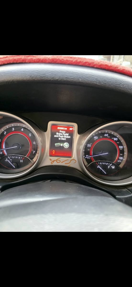 للبيع جورني مديل ٢٠١٣ رقم بغداد بسمي مكان بغداد *********** السعر ٨٥
