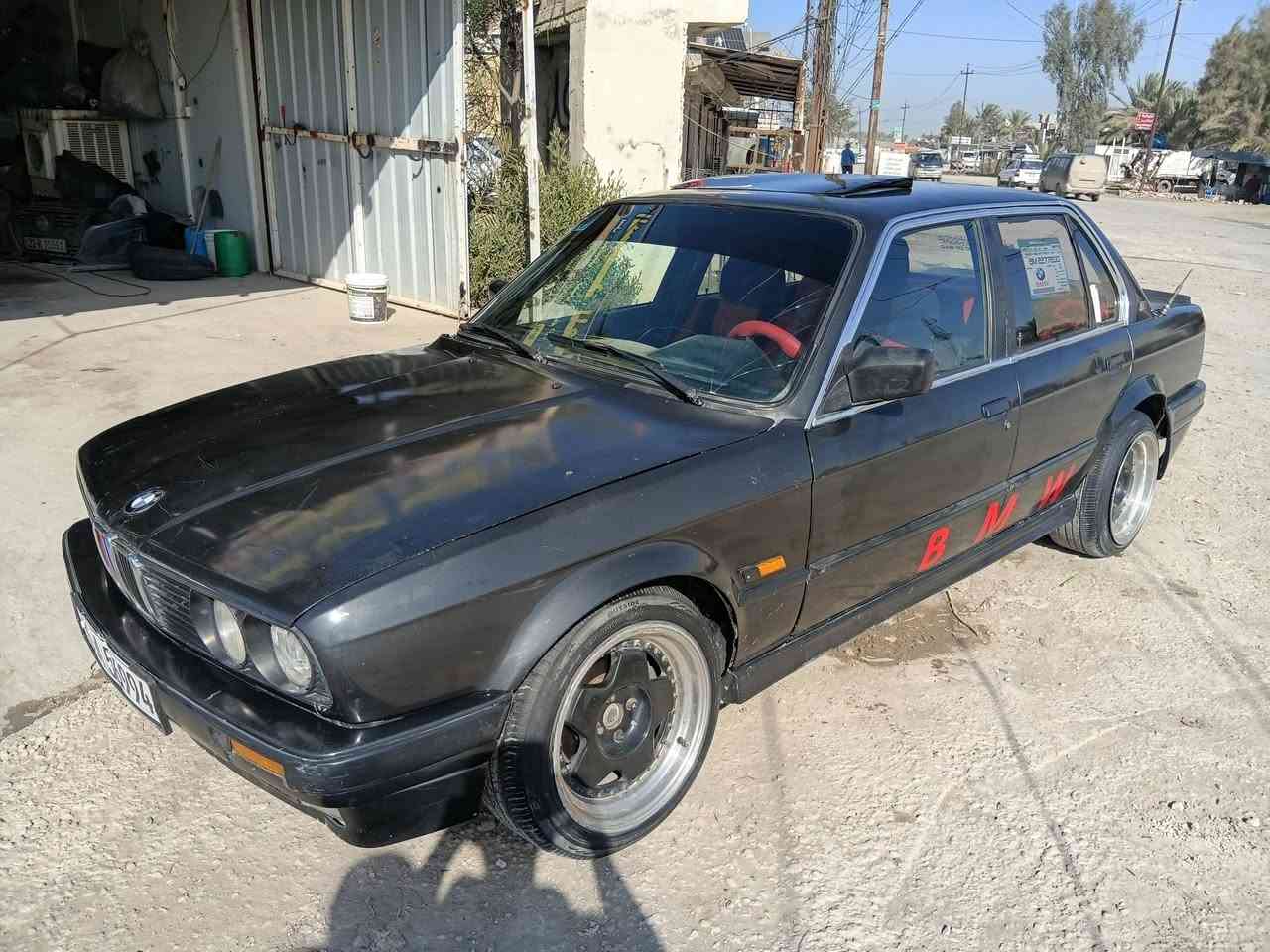 بي ام زعره ١٩٩٢ 
٦ سلندر رقم ديالى دولي سنويه هزه جديده 
كير عادي 
كير محرك مكفول 
موقع ديالى بعقوبه للبيع ٢٢ ورقه وبيها مجال 
***********
