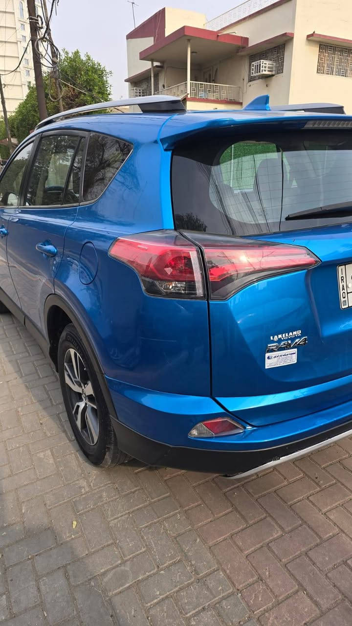 السلام عليكم راف فور موديل XLE   2018
دفع رباعي 
تبريد تدفئة 
شاشه كبيرة 
رادار 
مثبت سرعة
حادث  دعامية وجاملغ  فقط بدون ايرباك 
 بيها طخات بسيطة  
مكان السيارة بغداد 
للاستفسار رقم الهاتف 
***********
سعر 163  بيها مجال الشراي يتصل بغداد, العراق
