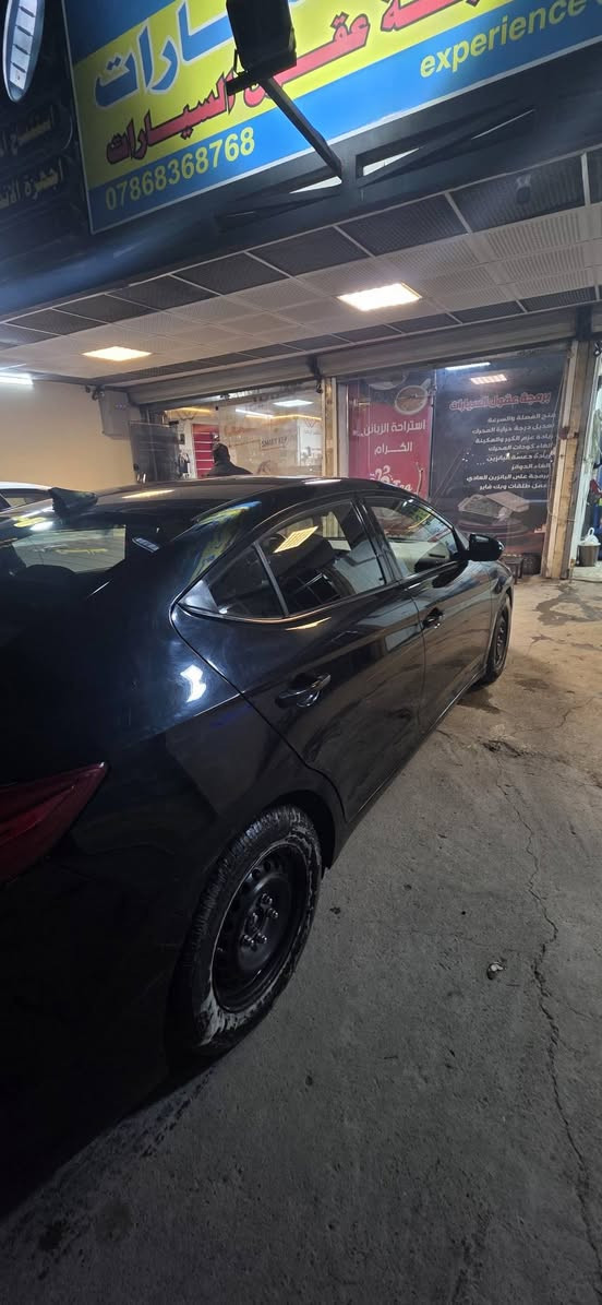 سلام عليكم
Elantra    Hyundai
2018 امريكي
رقم بغداد
سياره بيها قطعتين ضربتها ربع بنيد وجاملغ ومبدلات
وبيها ملاحضات بدوسات
سياره محرك DOHC 2000 دوش
كيرها AT اي تي
سياره صدرها جديد تايرات جدد
كفاله كير محرك 
دواخل قماش سياره جاهزه من كلشي
سعرها 110وبيها مجال
 عنون بغداد الغزاليه
رقم ***********
موجود Whatsapp وتساب
او Messenger ماسنجر
