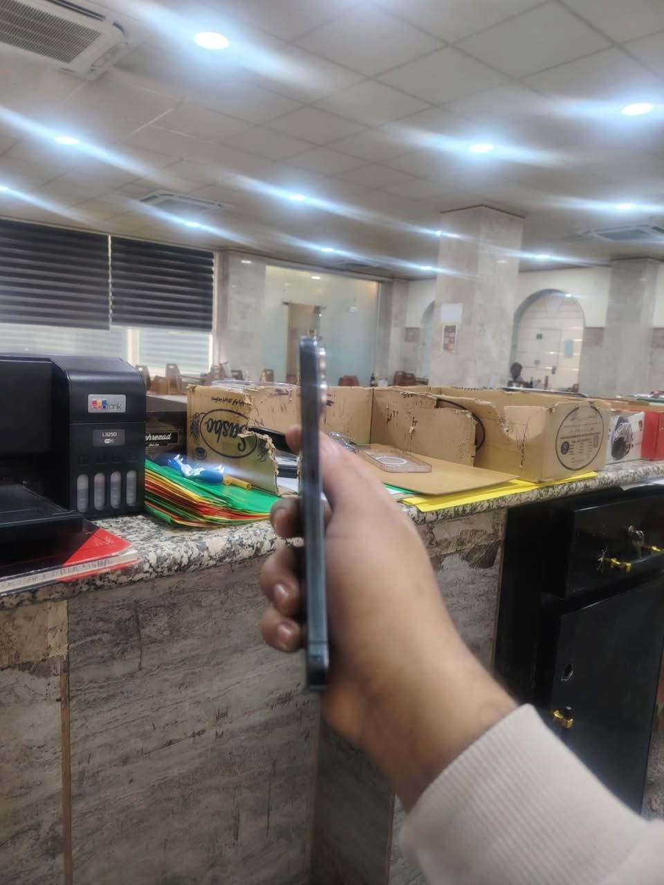 سلام عليكم ايفون ١٣ برو ماكس ذاكره ١٢٨ دبل سيم نموذج m مبدل فقط بطاريه للبيع او مراوس سعره ٥٥٠ ***********
