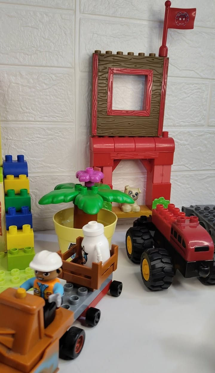 مكعبات احجام مختلفه اغلبها كبار هاي نماذج من القطع اعداد جدا كبيره 250 قطعه وزن ثقيل( قطع تخص الدراجات قطار توماس شخصيات شاحنه سياره جبليه تركتور وغيرها)


**إذا كنت صاحب هذا الإعلان وتريد حذفه لأي سبب، رجاءا أرسل رسالة إلى الدعم الفني**