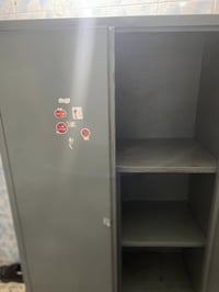 لوكر حديد بحاله جيده نضيف مكانه بغداد الطوبجي  07760858513 السعر 75