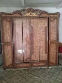 غرفه نوم تركيه بس الكنتور مو الهه يعني مرهمينه مستعمله ب١٠٠ اوبيهه مجا...