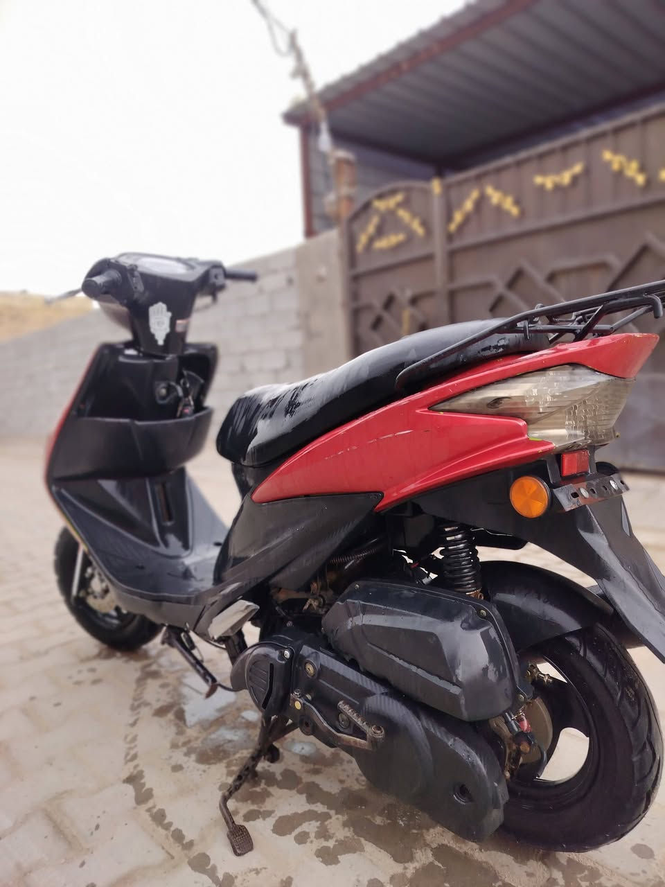 سلام عليكم دراجه للبيع السعر ٧٥٠ ادرس يباني  ما مفتوحه وكلشي ما بدل. بيها شاصيها ما بي لحيم دوم كلشي  نضافه كدام عينك ***********
