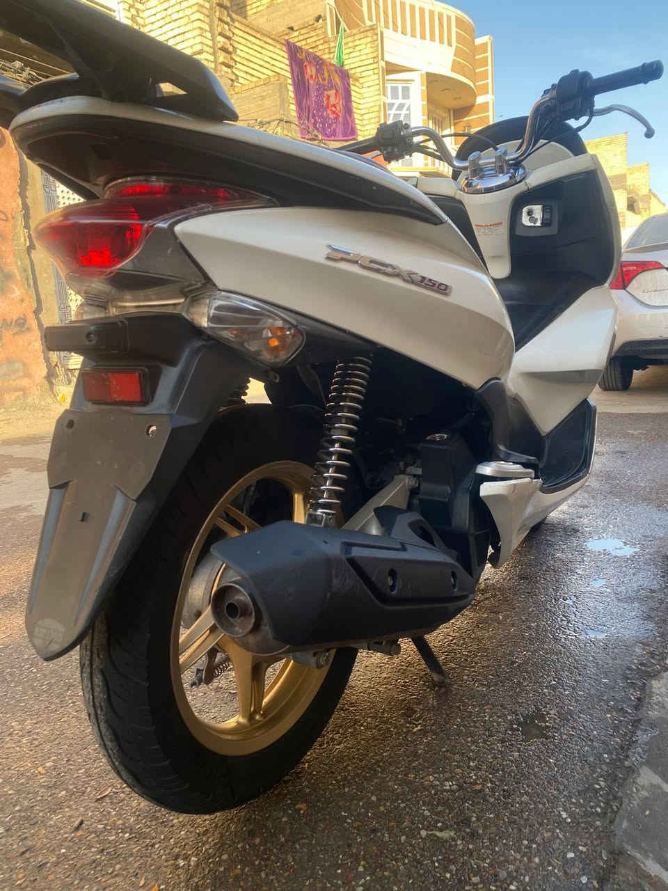 السلام عليكم دراجه للبيع PCX جيل الاول نظيفه وكفاله المكينه برغي مامفتوح بيها بس الكفرات بيها ملاحظات وشخوط بسيطه السعر 1.250 المكان بغداد مدينه الصدر التواصل ***********
