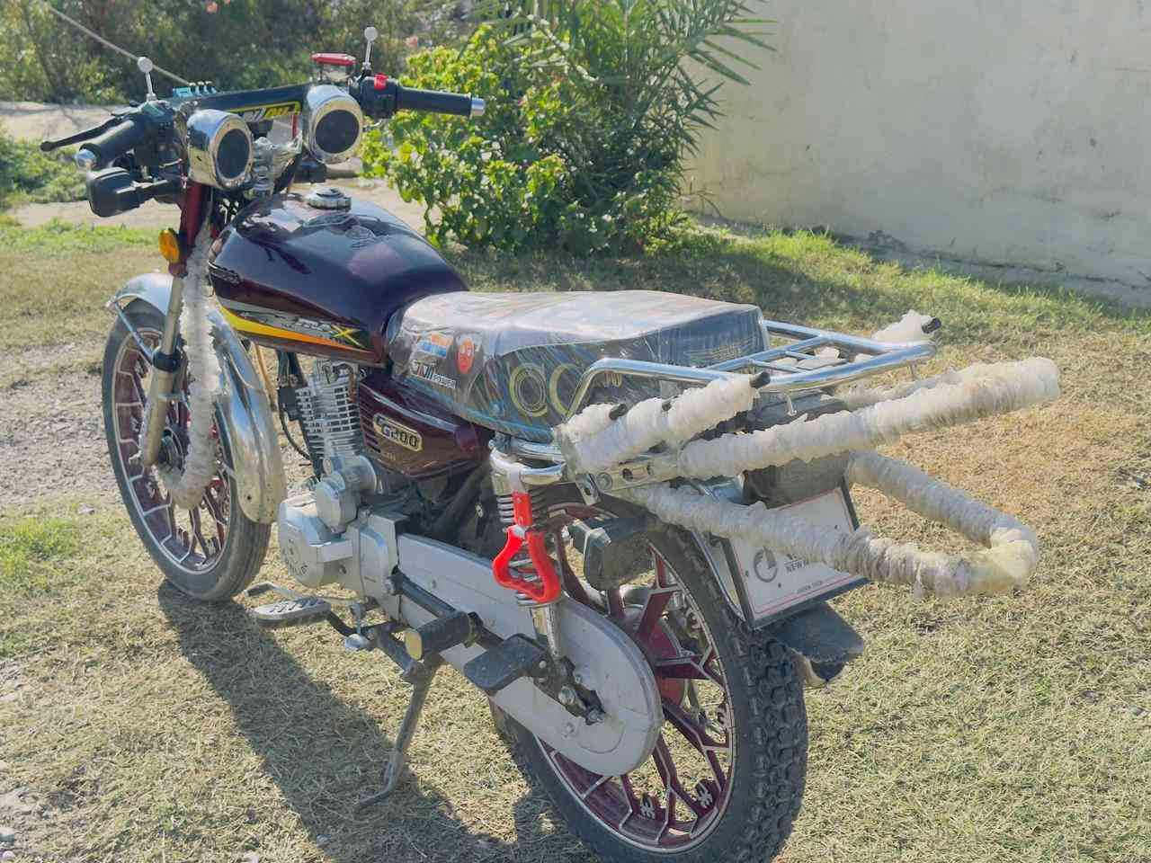 السلام عليكم للبيع سيفان 24 ما بيه اي نقص شغل وطلع الموشراي لا يتعبني السعر 700وبيه مجال للستفسار الرقم ***********
