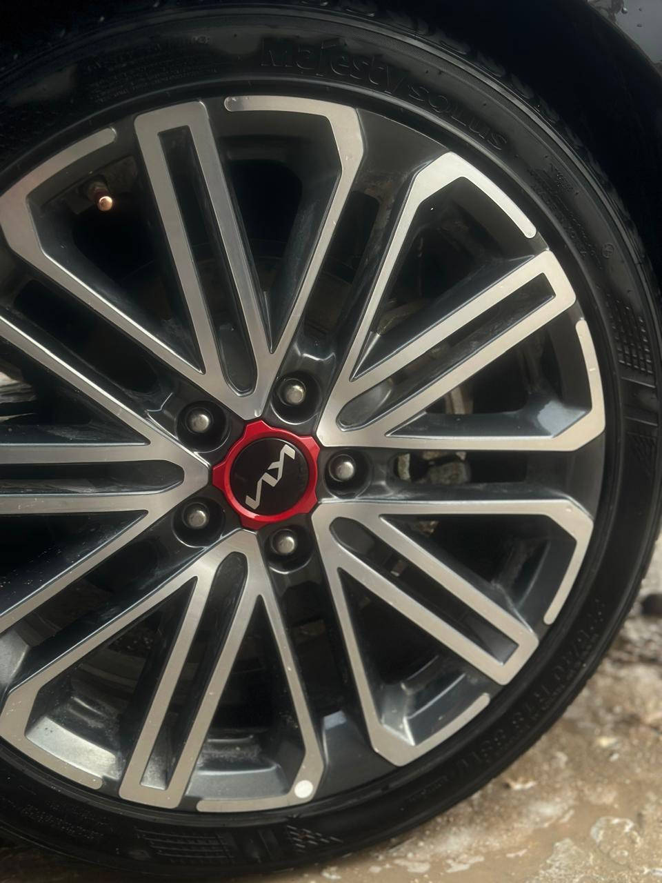 كيا فورتي. دخول جديد
GT line
مديل 2024
  السيارة بعد ما مرقمه. منفيس
السياره حادثها بسيط طرف الباب السدر والجاملغ  و الباب السيق مبدل نفس اللون
السياره فول 1/1 جيتي لاين   مكاني بصره 
ماشيه 9000
السعر 135
للاستفسار ‭0770 572 2221‬
