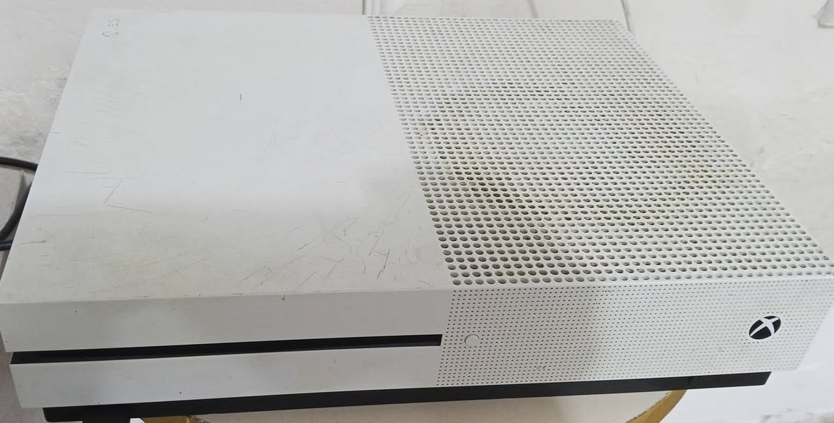 Xbox one s
للبيع 
كيبلاته كاملات 
جوستك واحد 
ما مفتوح لوك ستيكر 
باله استعمال شهرين عراقي 
سعر 165 شراي خاص 
يوجد توصيل


**إذا كنت صاحب هذا الإعلان وتريد حذفه لأي سبب، رجاءا أرسل رسالة إلى الدعم الفني**