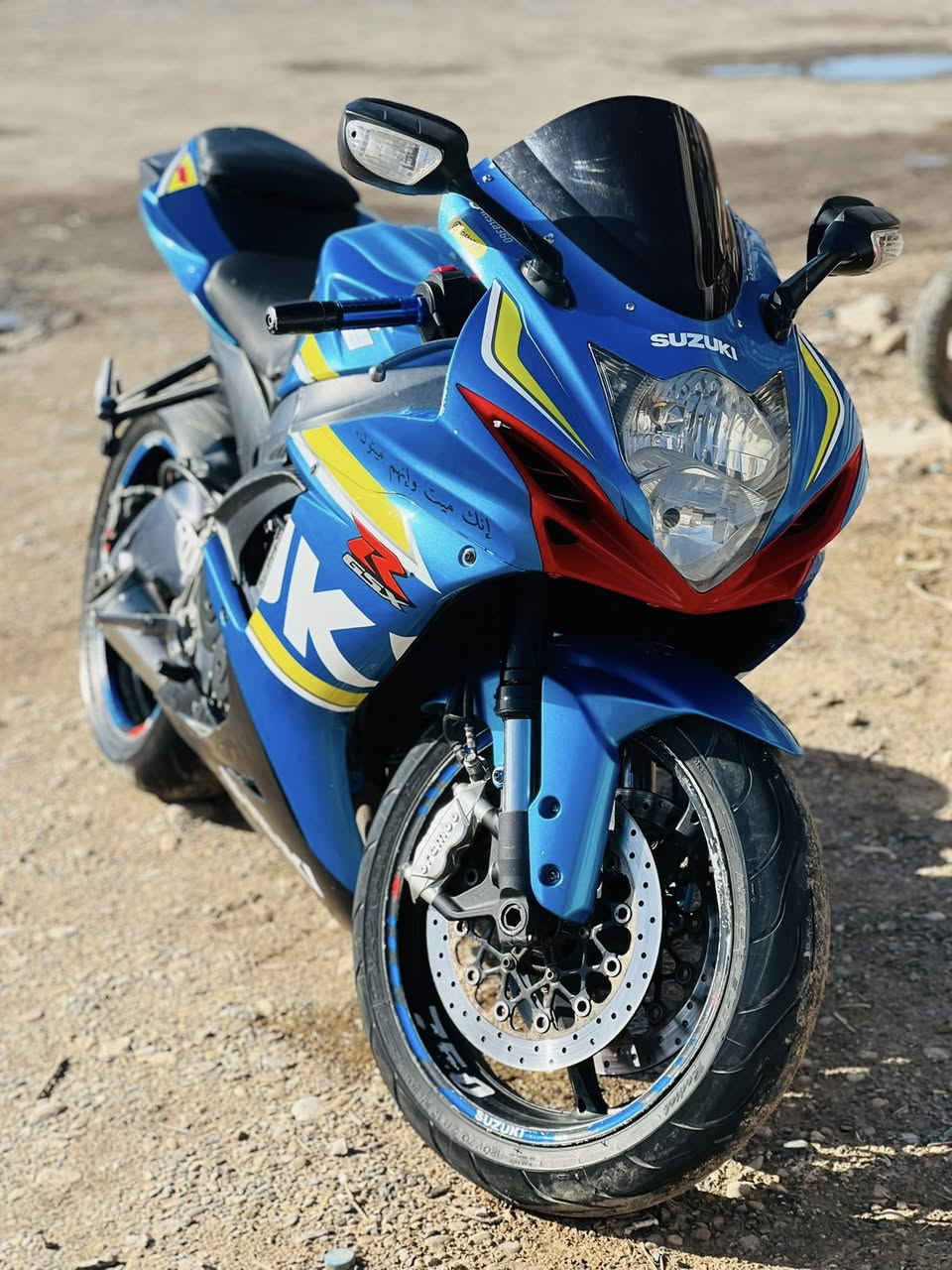 السلام عليكم اخواني دراجه (GSXR) او جكسر معروفه للبيع مبرومجه 3 مودات طلقات نار صالنصه عليها (SC)  طرب صوتها كلش عالي و حلو موديل 2016  فجوج (برنبو ) دراجه جاهزه و خير من الله بدون أوراق مكاتبه فقط دهن قبل يومين مبدل كله امزويل و بانزين محسن مبدل بيها كور و بيها نقص كفر  مال الصفحه السيره بس السعر 32  و بيها مجال قليل حق الجيه تره ماكو جكسر بهيج سعر مكاني بغداد للاستفسار اكثر الاتصال ع الرقم *********** واتساب
