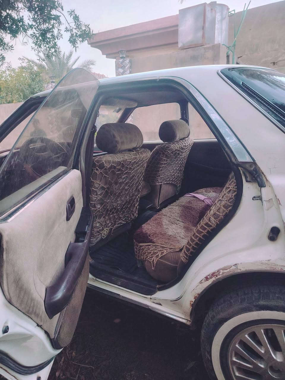 سلام عليكم  سياره مارك موديل 92 للبيع سياره رقم صلاح الدين انكليزي تحويل مباشر سياره كما موضح بالصور لونه ابيض بلاديه سياره كير ومحرك لا تنقيص ولا تبخير كهربائيات كلها شغاله الصدر امامي وخلفي بحاله جيده تايرات جدد تبريدو تدفه شغال سياره ما جناي
مكاني صلاح الدين قضاء الضلوعيه
السعر 40 وبيه مجال الطيبين اتصل وادلل ***********
