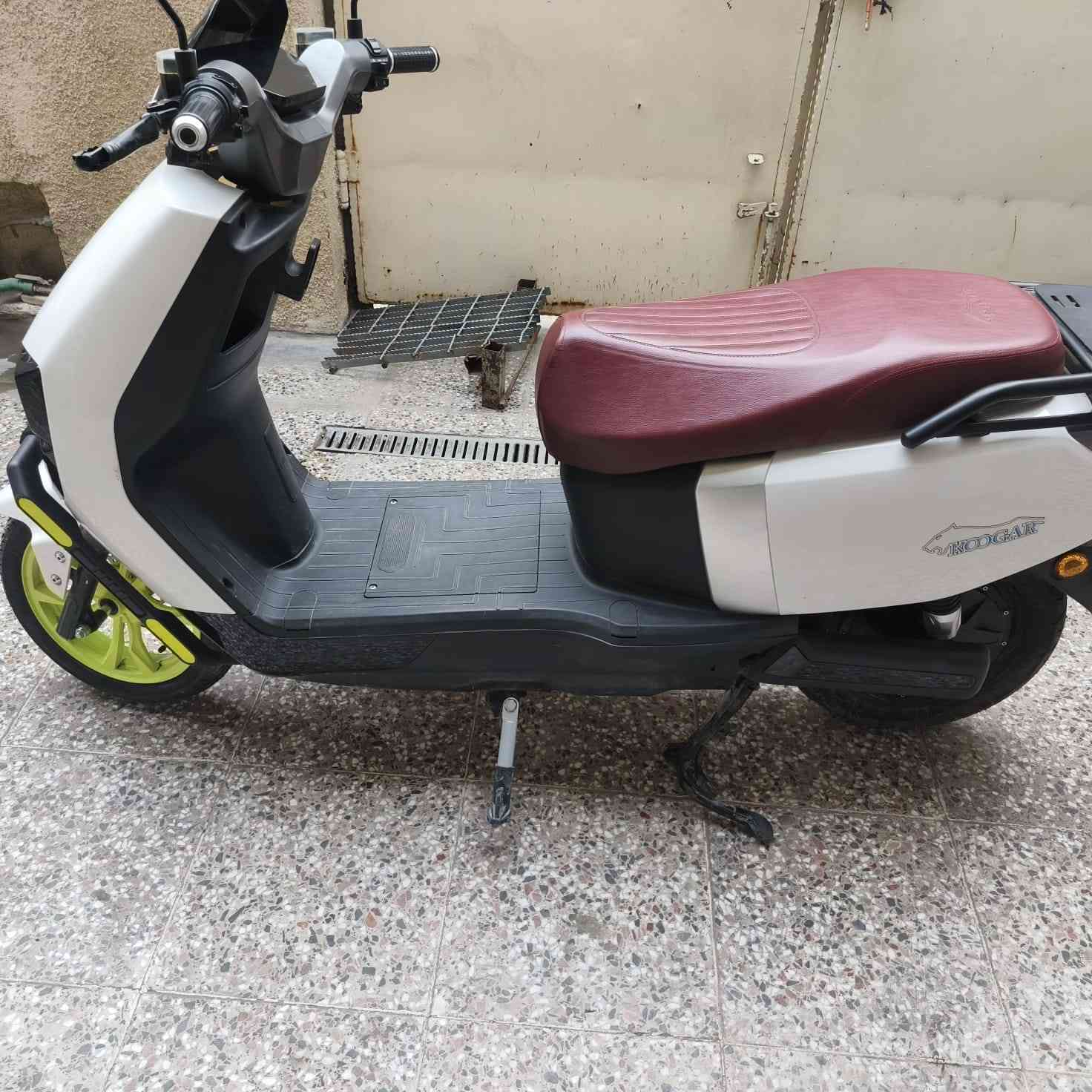 السلام عليكم
دراجة شحن نوع(KOOGAR)
 ملف 2000 حقيقي
سرعة الدراجة 80 حقيقي
بطاريات مسطرة 38 امبير
تايرات الحجم الكبير 12
دسك امامي خلفي
جميع الكهربائيات شغالة 100./.
بيهة بصمة وسويج
بيهة نظام امان من السرقة
دراجة استعمال قليل على كد العمل لا اكثر
السعر (900)
وبيهة مجال قليل حك الجيه
للاستفسار***********
