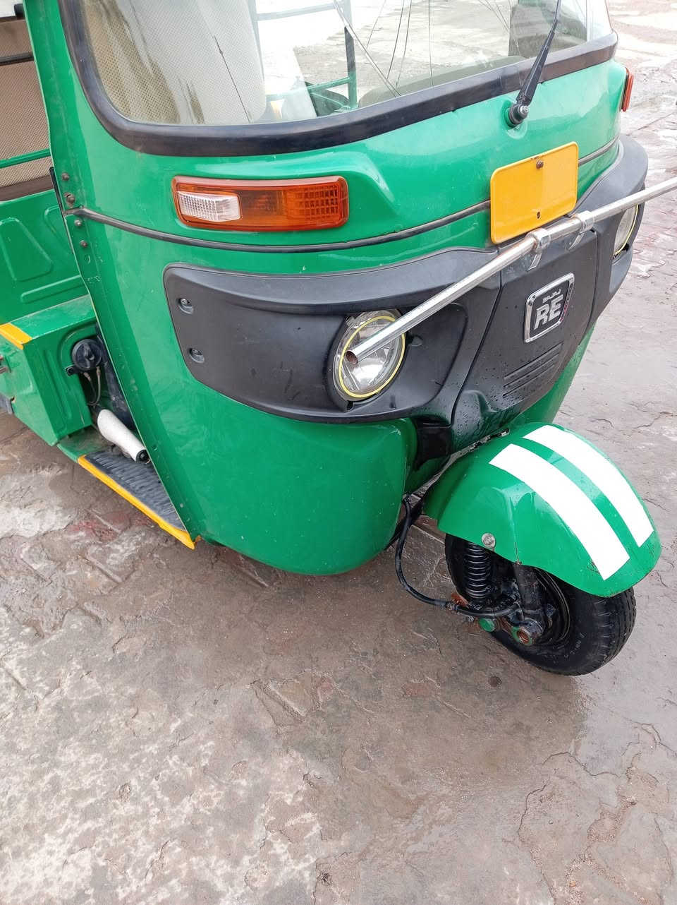 تيك تيك موديل 21 تكتك نظيفه وجديده بالباكير بس مجففته تثبيت شركه ***********
