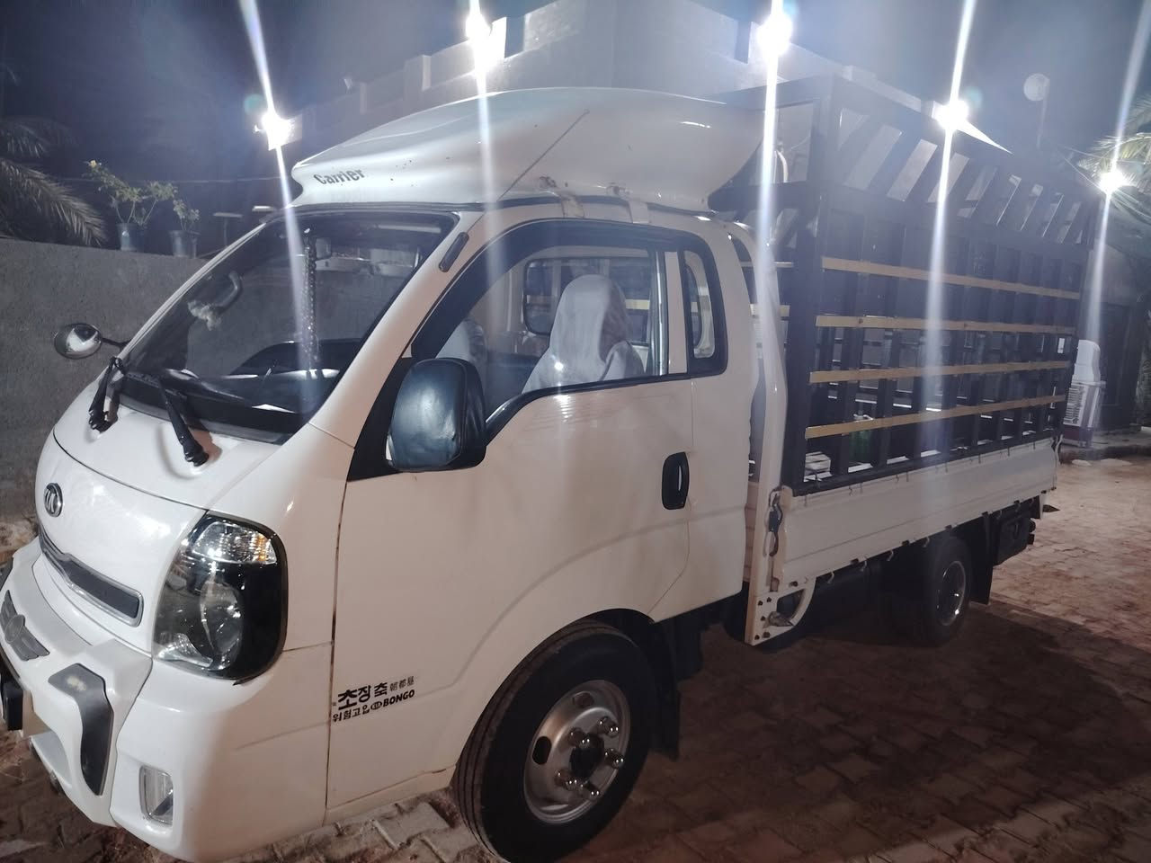 السلام عليكم اخوان سياره بنكو فحل 2016 مفتوح سياره جاهزه من كلشي مكفوله محرك 4000 مفتوح رقم بابل بسمي السياره جديده كلش مكانه سماوه الاستفسار ***********
