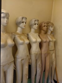 ملكانات للبيع السعر ١٧ وبيها مجال مكاني بغداد اليرموك للاستفسار 077177...