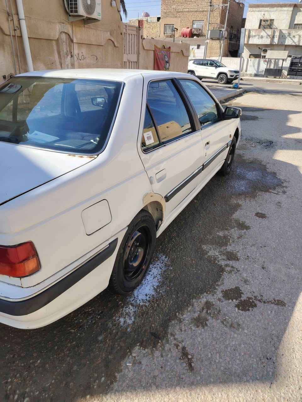 سياره للبيع بيجو بارص موديل 2013 باسمي بيه هلالات بسيطه كلها شغاله تبريد تدفئه تخم تاير حداديه مكينة خير من الله *********** واللي يحب يتصل هذا رقمي
