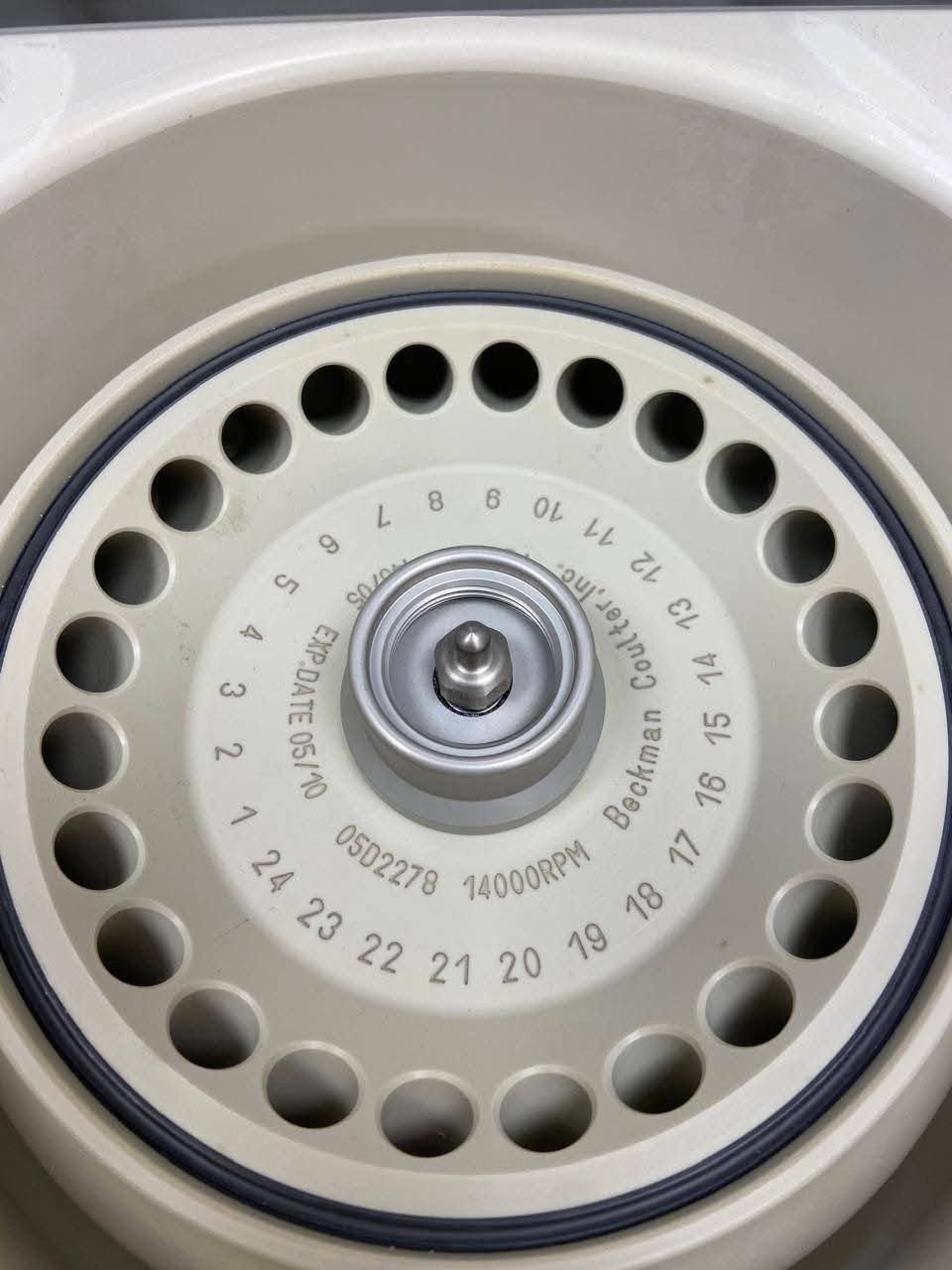 السلام عليكم
للبيع مايكروسنترفيوج ألماني شركة بيكمان كولتر (نوعية جداً ممتازة) اخو الجديد سرعة 14 الف rpm او 18 الف rcf ياخذ 24 ابندورف تيوب شرط الفحص وانطي بي ضمان شهر للتواصل واتس
***********
