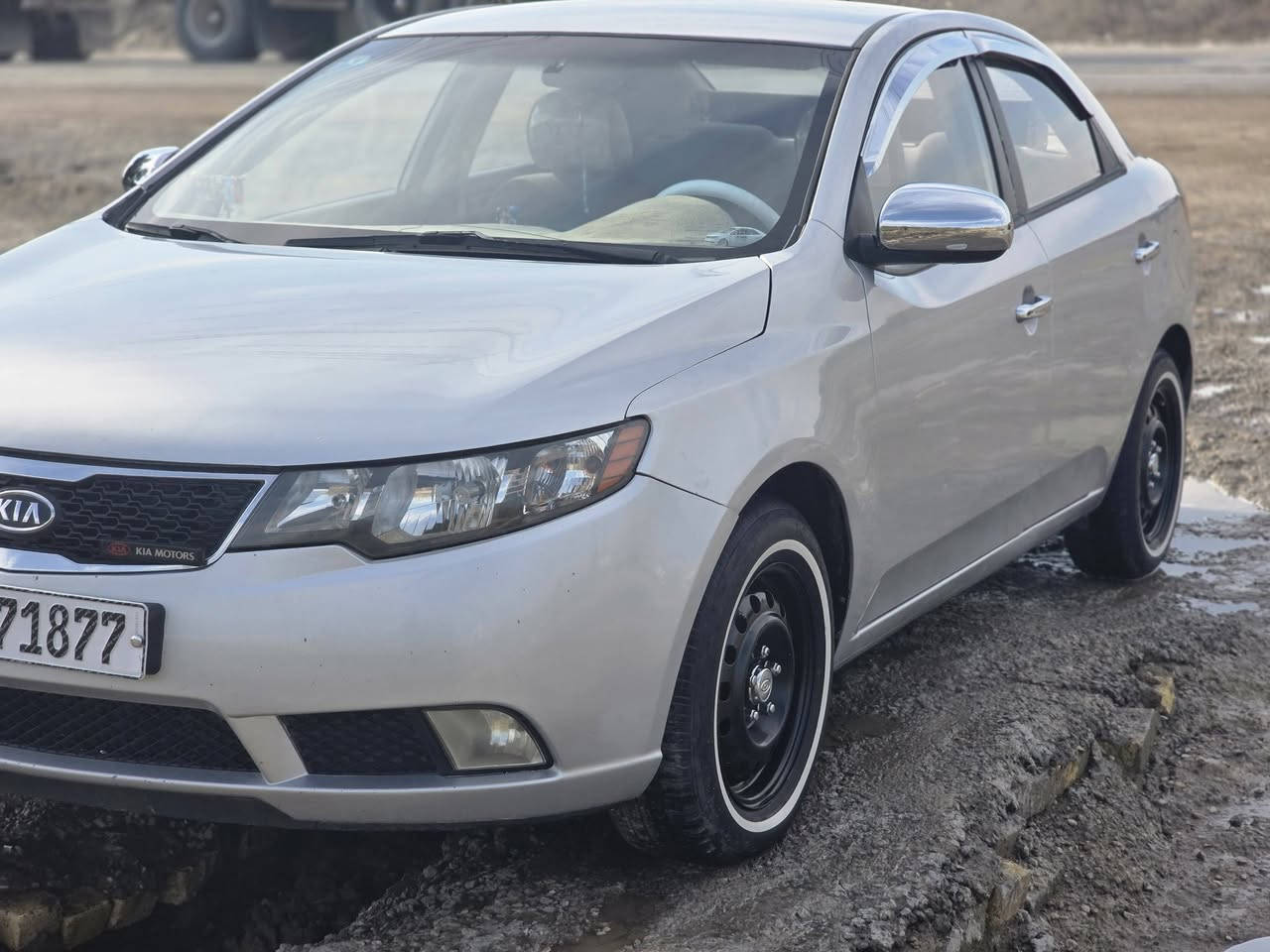 سلام عليكم سيراتو للبيع بيه اربع قطع صبغ حزام بدون ضرر داخل سياره مديل 13 بسمي تبريد كير محرك اخويه لتسني دكلي شبيه ما بيه ذكرلك كل تفاصيل سعر 95 مكاني كوت /***********
