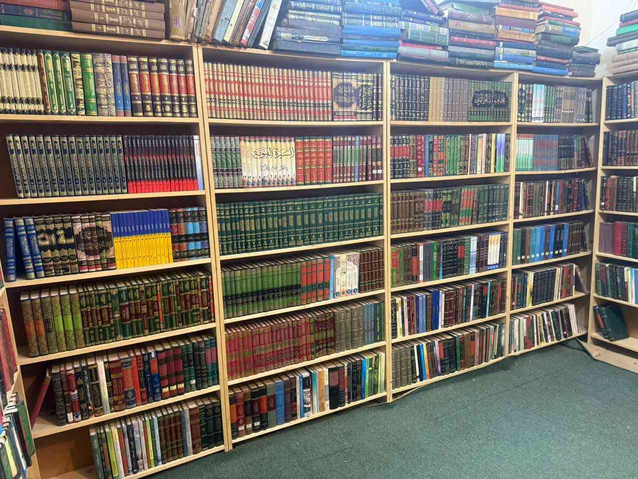 السلام عليكم مكتبة تحتوي على 650 كتاب طبعات اصلية سعر الكتاب 3الاف دينار يوجد لدينا توصيل لجميع محافظات العراق لتواصل ***********
