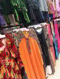 ديكور محل دشداشه نسائي للبيع بواري مال سجه اذرع اتاره بلوجكترات تعلاكه...