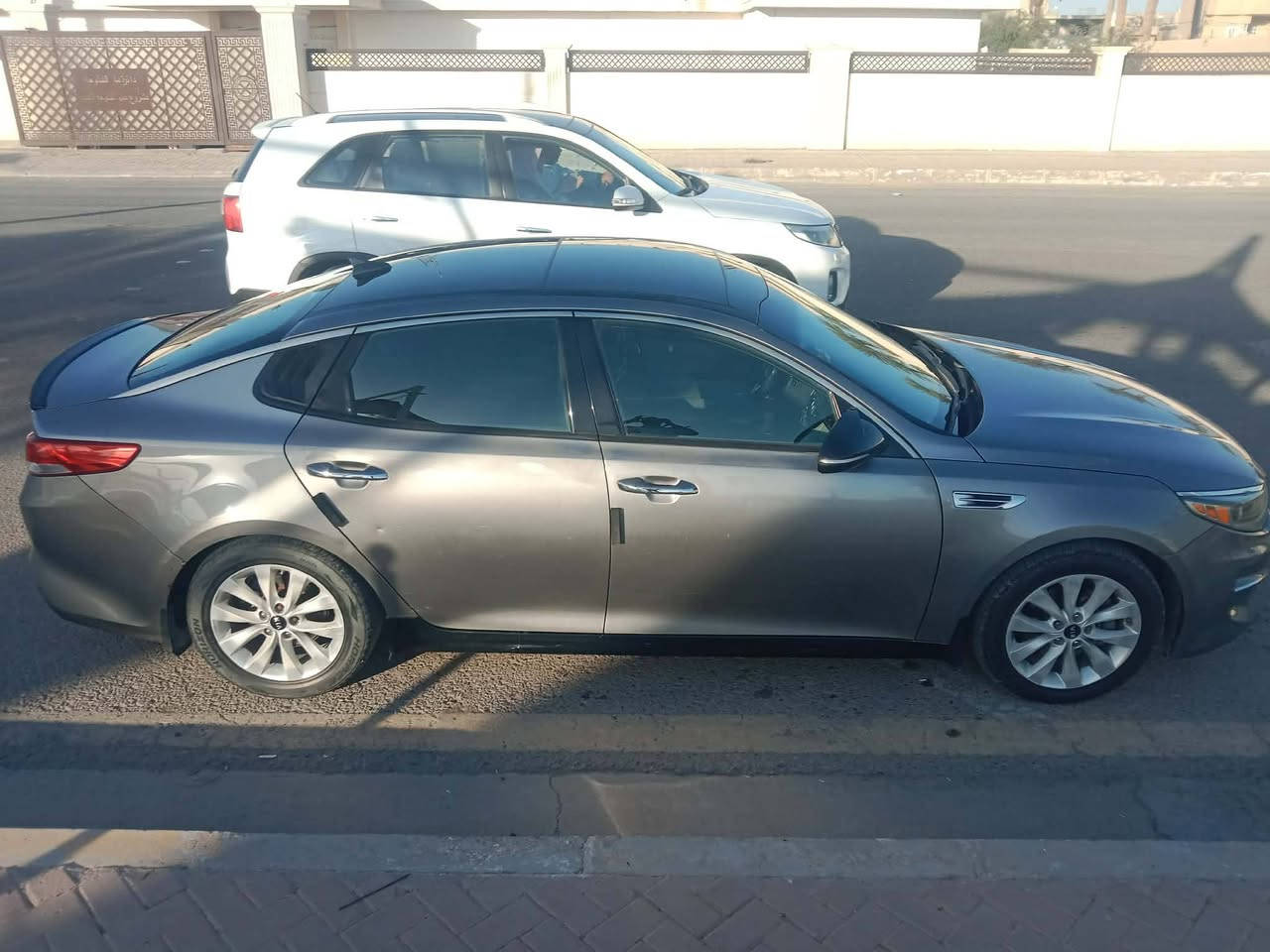 كية اوبتيما 
2016 فول مواصفات
ماشيه 96 ميل
رقم بغداد
تبريد قطعتين
كشنات تبريد
بنوراما
محرك 2400 مكفول كير مكفول
فول الفول مواصفات
السعر 130وبيه مجال قليل
بجم كبس صندوك كبس
حادثه باب صدر والورا مبدلات بمريكة 
***********واتساب مكاني فلوجة
