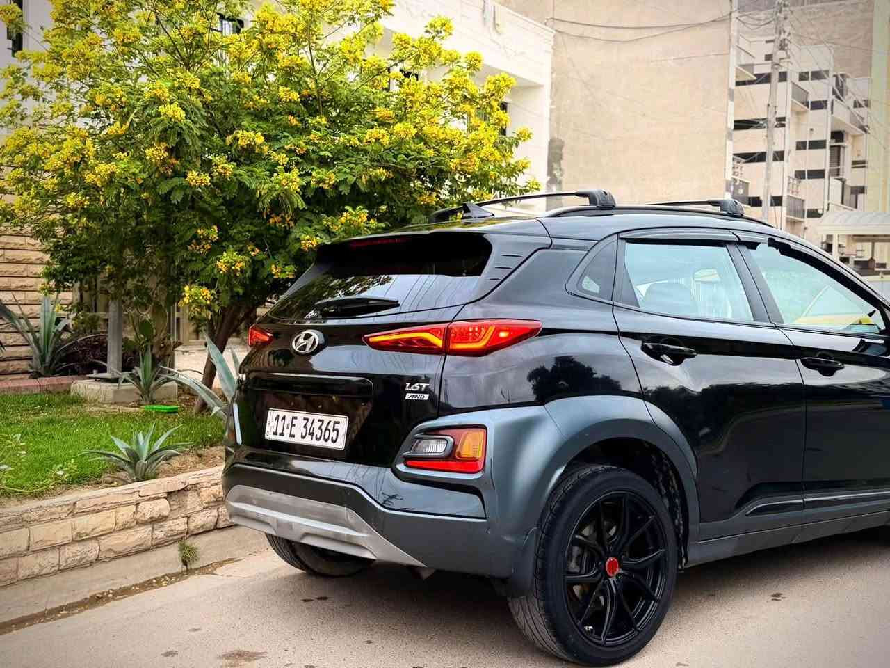 السلام عليكم حبايب 
هونداي كونا 
 موديل 2021 
مكينه 1600 تيربو 🚀🚀
 صور الحادث موضحه بالمنشور 
نص مواصفات 
بصمه 
دخول ذكي 
تدفئه كشنات 
ويل بلادي
حساس امامي خلفي
ابل كار بلي بلادي 
السعر 120 ورقه وبيها مجال قليل حك الجيه 
العنوان بغداد الجديده 
للتواصل ***********
