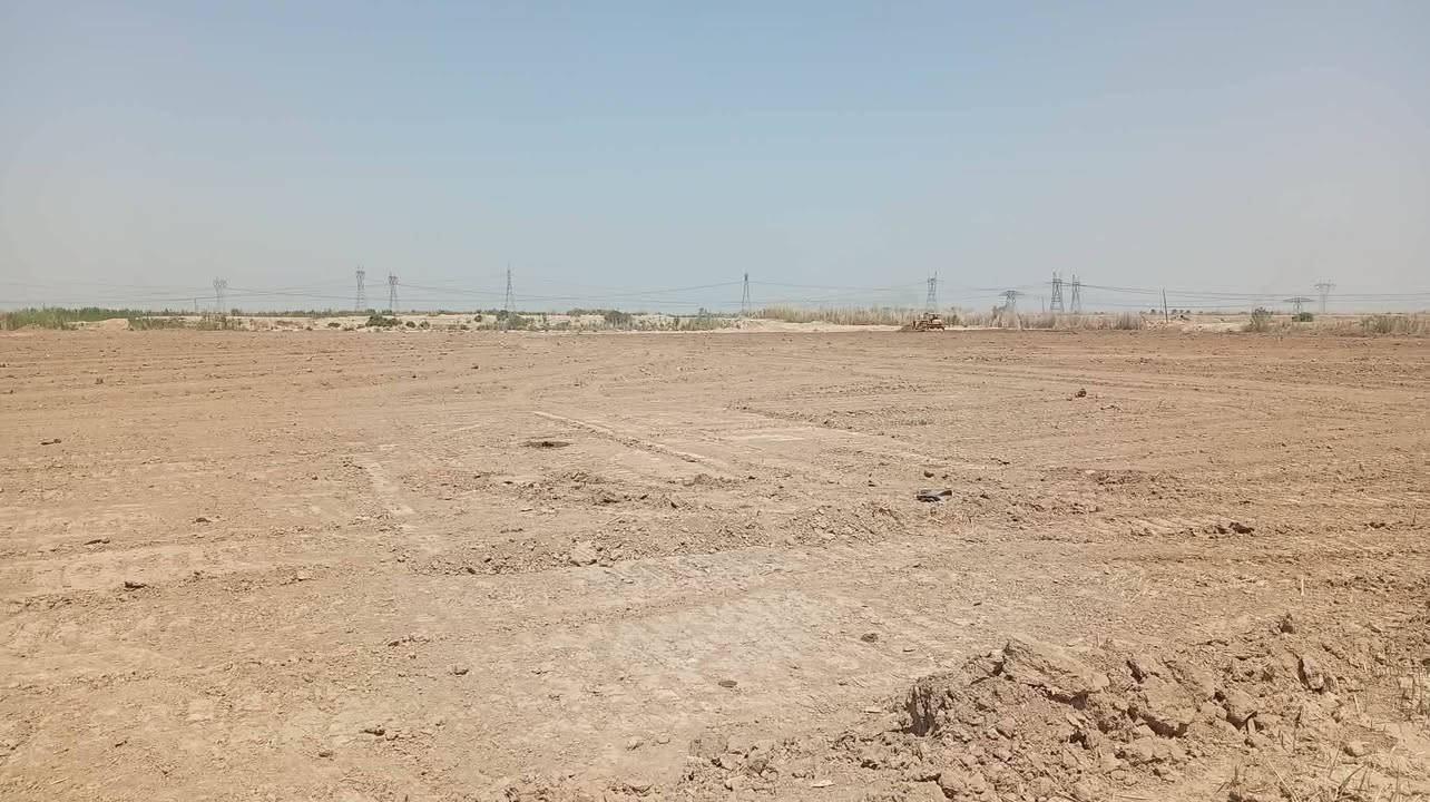 ارض زراعيه طابو ملك صرف مساحه 11 دونم...واصل لها كهرباء ومياه للسقي والتبليط يبعد عن الارض مسافه 50 متر 
تصلح مخازن او شركه او معمل او مزرعه..تباع الارض كامله..تحويل ثاني يوم للمشتري 
مجاور للارض توجد شركه الدواجن والاعلاف..وكذالك قريبه عنها ايضا توجد شركه ثانيه وثالثه..واجهه 140/نزال تقريبا 230/240
بغداد/المدائن/قريه الدرعيه الثانيه
***********
