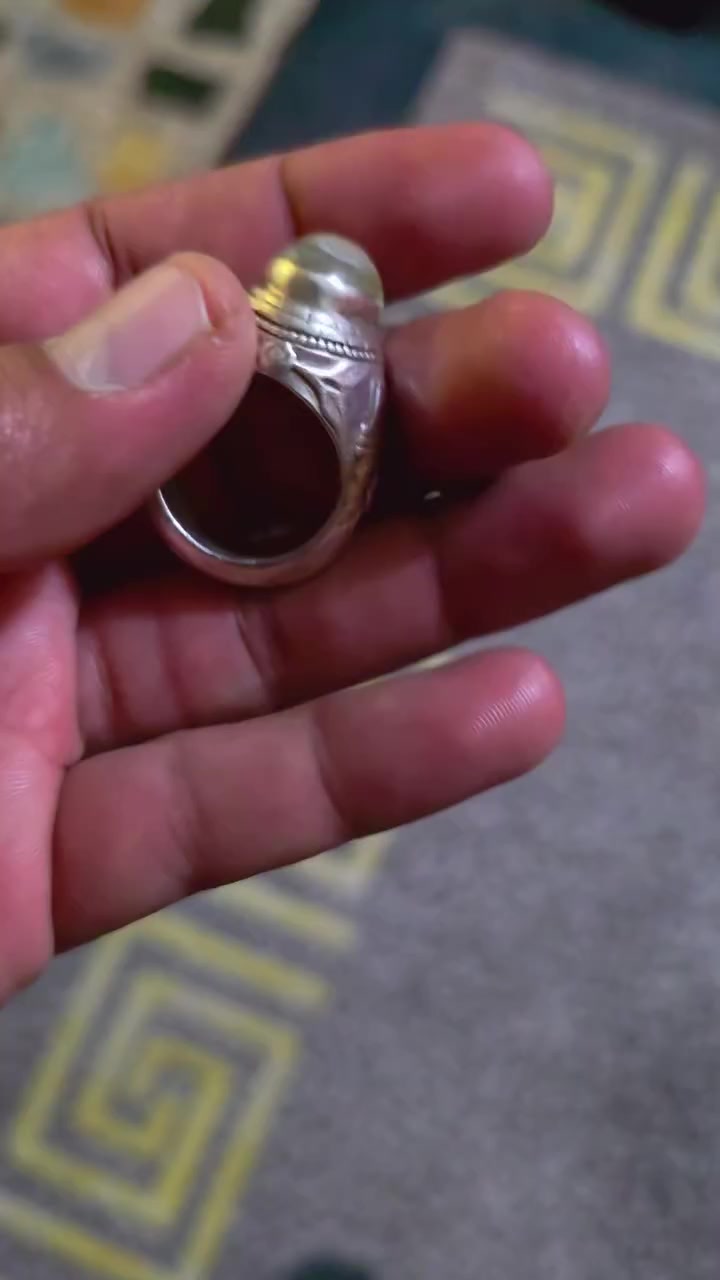 سليماني قديم جدن صياغه ثقيله وزن الصياغه ٢١ غرا ونص قياس الخاتم ٢٠ سعر خاص توصيل لا يوجد مكاني بغداد مدينه الصدر


**إذا كنت صاحب هذا الإعلان وتريد حذفه لأي سبب، رجاءا أرسل رسالة إلى الدعم الفني**