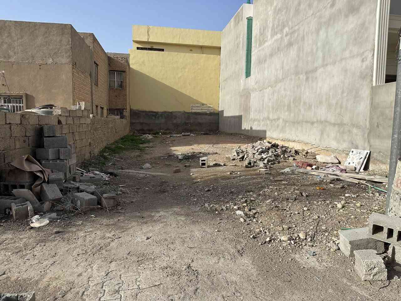 سلام عليكم قطعه ارض للبيع طابو صرف مساحة 150 عرض 7ونص وطول 20 موقع حي رمضان خلف دائره كهرباء اول فرع على طريق كلار ***********
