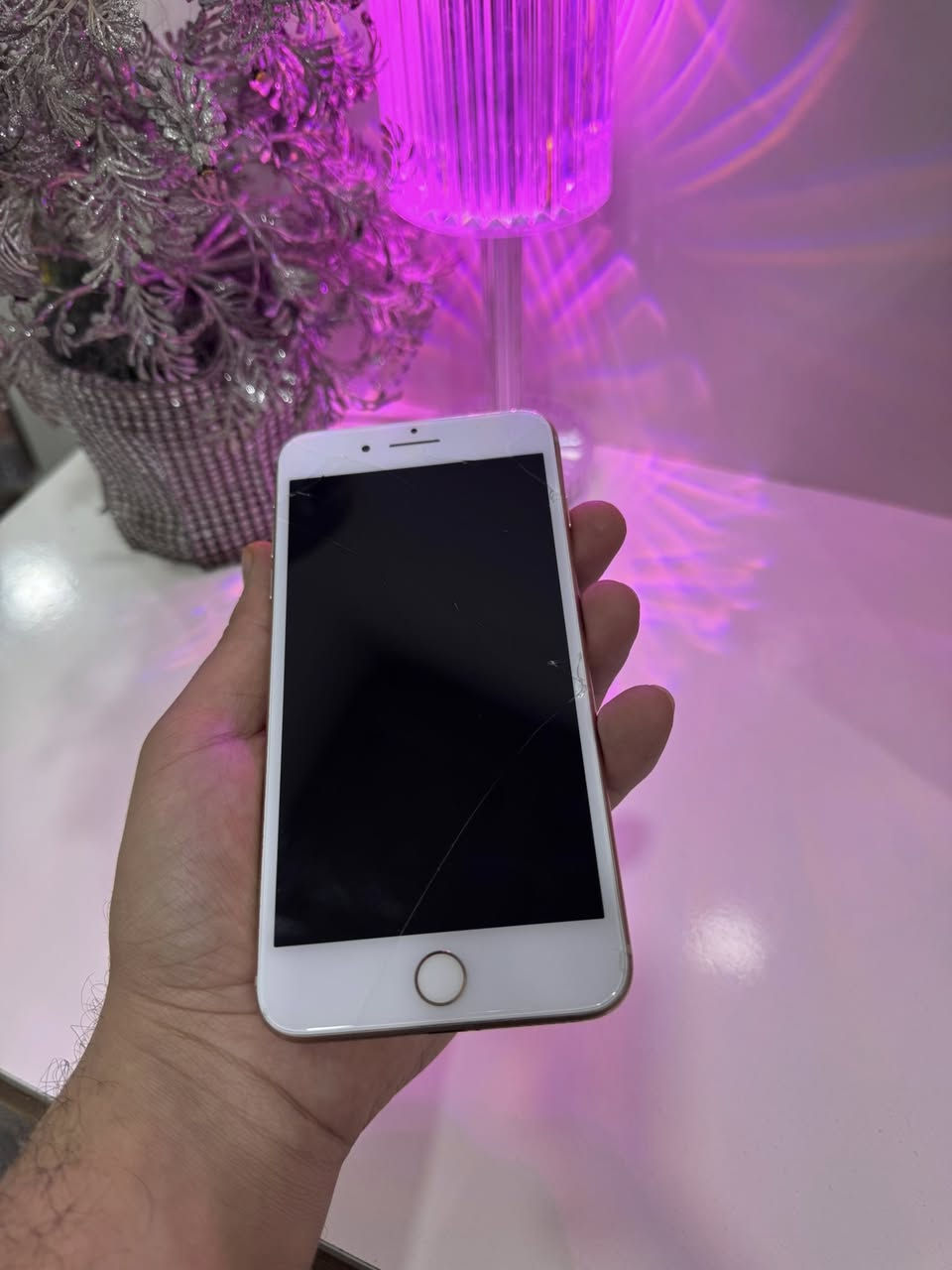 � آيفون 8 بلس للبيع – 
الجهاز نظيف 100% ويشتغل تمام بدون أي مشاكل
الذاكرة 64 جيگا
مفحوص وجاهز للاستخدام

بيه فطور خفيف بالشاشة ما يأثّر نهائيًا على اللمس أو الأداء

💰 السعر مغري: 75 ألف 
📞 اتصال / واتساب: ***********
📍 المكان: بغداد – البياع

