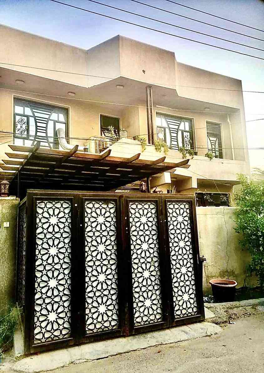 للبيع
المساحة ١٥٠ 
١٠ واجه نزال ١٥ 
يحتوي على ٣ غرف نوم 
صالتين فوك وجوة
ومطبخين حار وبارد
وحمامين غربي وشرقي
وحديقة وكراج

الموقع الشعب : السريدات القديمة المدخل الاول الشارع الثاني كافة الخدمات تبليط مجاري 
للاستفسار 
***********
