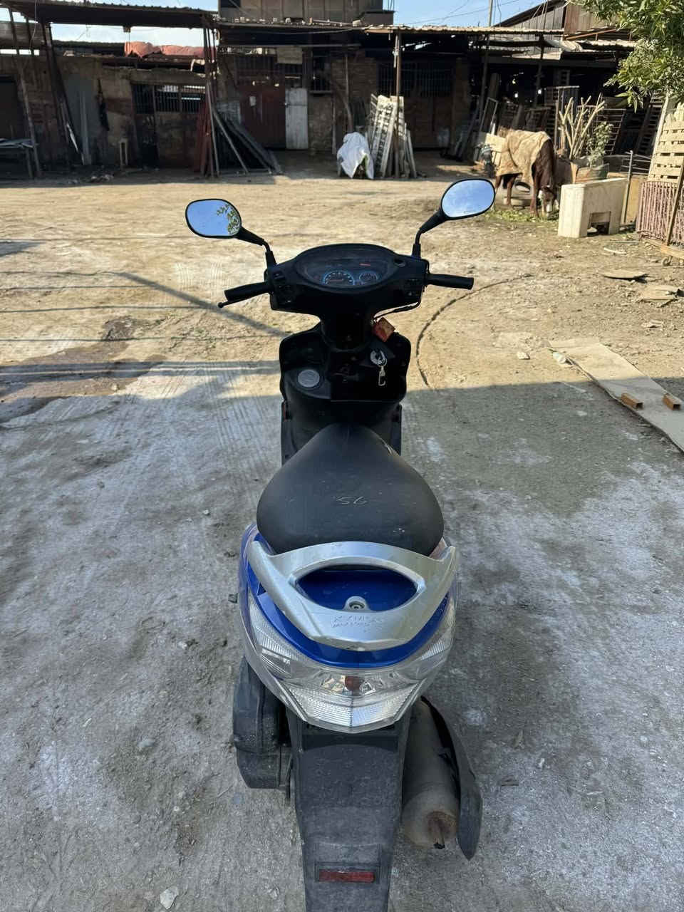 السلام عليكم دراجة كامكو v2دراجة نضيفة كلش  برغي ما مفتوح منها نزلتها من الحاويه يوم 10/9 /2025.  ماشيه 60 الف.  بدون رقم محركها 125 سيسي سعرها 925وبيها مجال الشراي مكاني نجف كوفة فلكة الشهرستاني ***********
