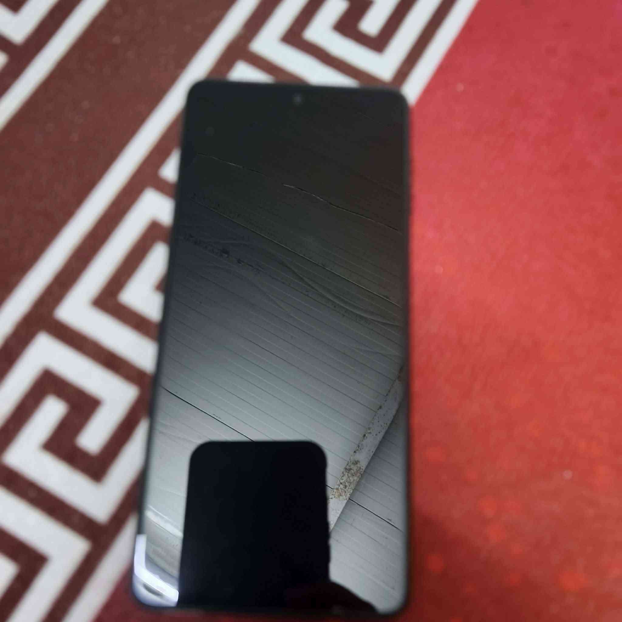 حبايبي جهاز للبيع ما مبدل شاشه ولا ضهر بس شخط بل كامره مامبين اسم الجهاز كلكسي ام 52 5G للستفسار ***********
