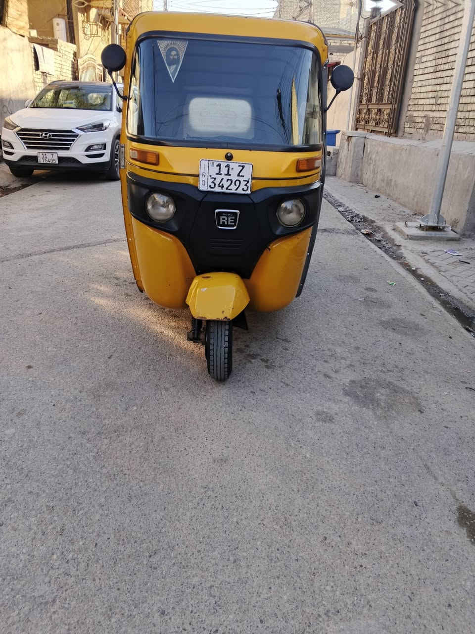 سلام عليكم تكتك  عشرين شهر 8 كفاله دوس ما معمرا بلادي نفس ما واضح بالصور  لا ضربه ولا صبغ ولا معجون اكسن شغال رقم بغداد نكليزي سعر 7250 وبيه مجال مكان بغراد حي نصر رقم ***********
