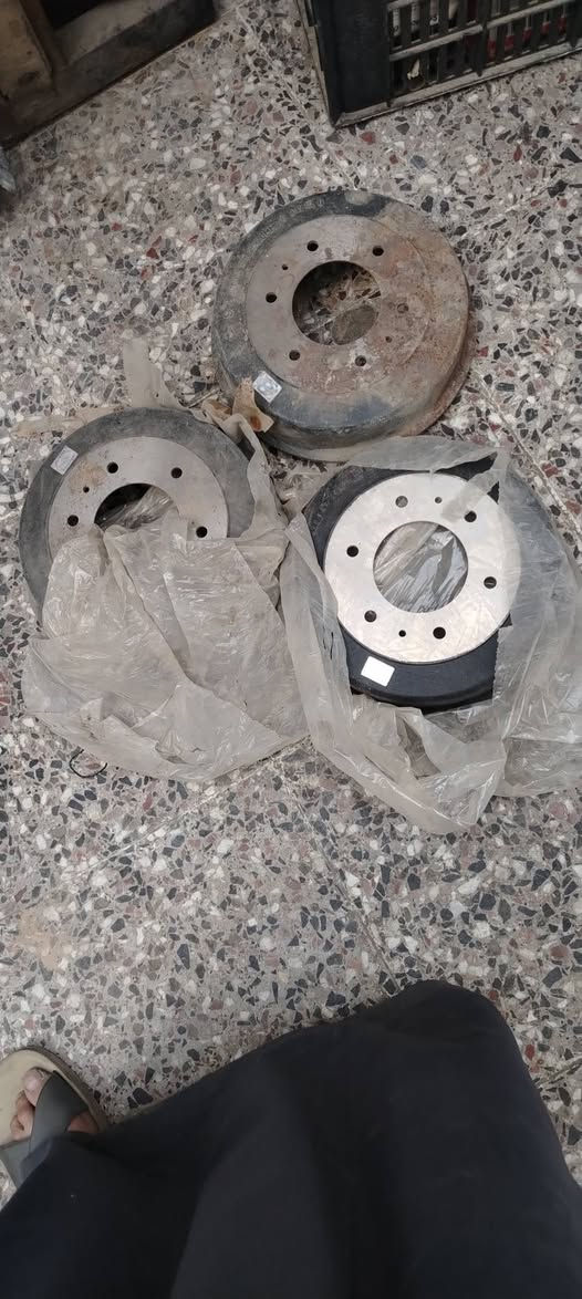 من رخصة الكروب غراض كالوبر للبيع زوج فلنجات اصلي جدي  ١٢٥ منفاضه جديده اصليه ٤٠ علامه ٥الاف بغداد مدينة الصدر ***********
