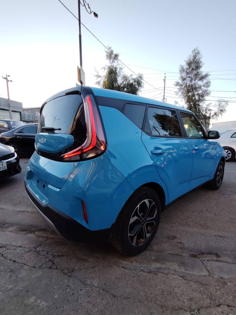 2024 Kia Soul  
كيا صول 2024
ماشيه 20 الف كيلومتر  
الحادث موضح بالصور
رادار امامي خلفي 
كار بلي \ اندرويد اوتو 
تدفئة كشنات 
تحديد مسار
قياده ذاتيه
تنبيه خروج عند المسار
ويل كب. لد نهاري. لايت. زنون. بلادي 
فول تحكم ستيرن
كير اوتو +عادي . تنبيه. اهتزاز. بلستيرن 
السعر 168
 يتوفر لدينا شحن الى الامارات  
خدمة التخليص الكمركي والنقل الى جميع محافظات العراق  
للتواصل ***********  
او زورونا على موقع الصفحة 
 العنوان : بغداد / البلديات / قرب جسر 7 نيسان
