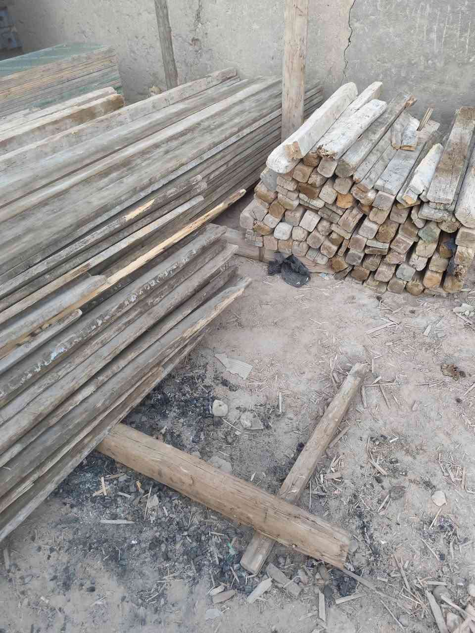 مكعبين خشب مستعمل+بلاويد شغله وحده+بايات درج للبيع العنوان بابل السعر 750 هاتف ***********.
