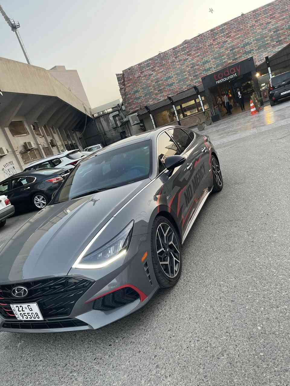 سوناتا ان لاين ٢٠٢٣
لون اسمنتي محرك ٢٥٠٠ توربو
ماشية ٣٩ الف ميل 
رقم اربيل جديد 
سيارة حادثهة الصندوك ومبدل نفس اللون تفصيخ 
وحافة الجاملغ الخلقي شوية بي دي ار 
سيارة نظيفة كلش تجي واتشوف بعينك 
عليهة تظليل امريكي ٥٠٪؜
بجم مغلف بي بي اف 
عليهة وشم جانبي سبورت 
باقي موصفات الان لاين معروف 

السعر 21,800 وبي مجال
مكان السيارة بغداد
للتواصل على الرقم 
***********
